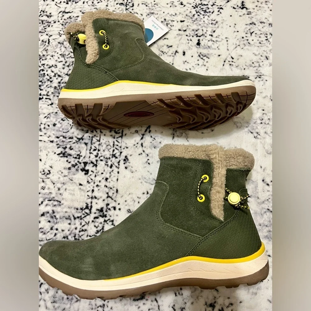 BareTraps Charcoal and Tan Winter Boots